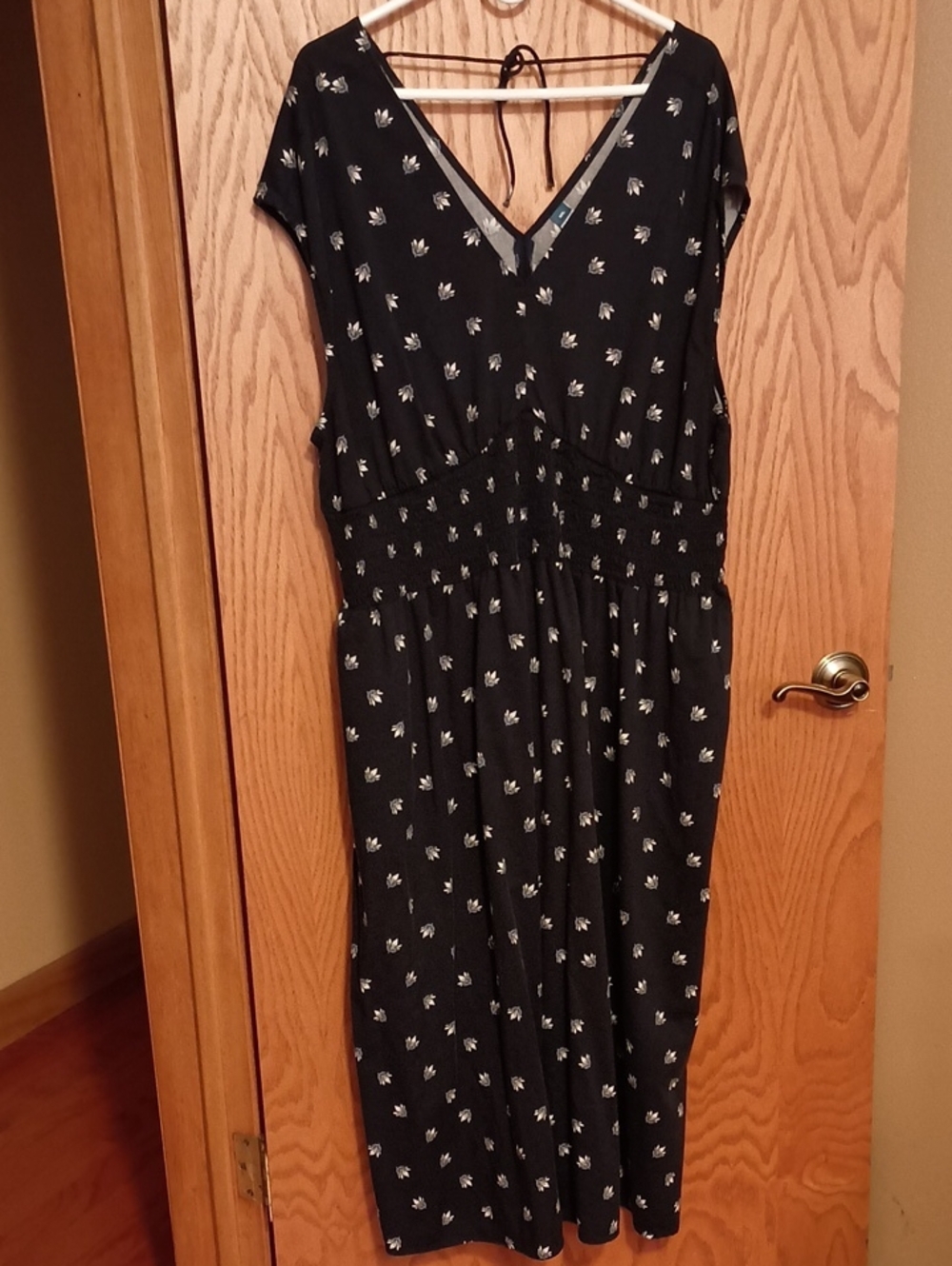 Old Navy Dark Navy Blue Maxi Dress with White Floral Print, Sz XXL